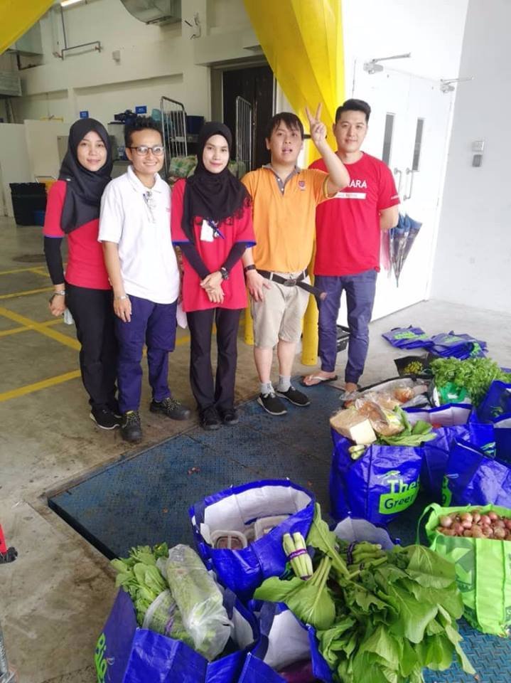 KecharaSoupK's tweet photo. 01/06/18 done by our Johor team today! Thank you very much everyone @TescoMalaysia and #volunteers! #kecharafoodbank #johor #bahru
#kechara
#zerofoodwastage
#foodbanks
#kecharafoodbank
#tsemtulku
#givingback
#kind
#pembaziran
#kebajikan
#helpingothers
#hungerknowsnobarriers https://t.co/axlAHI4HlB