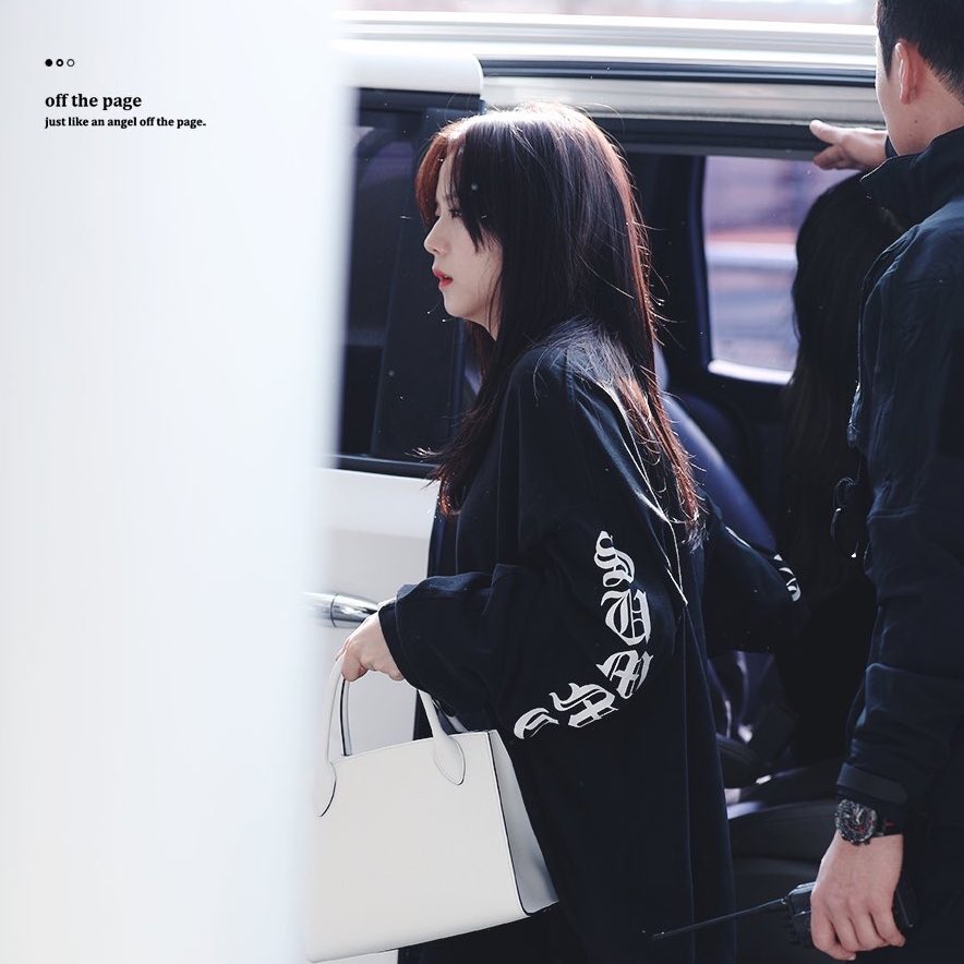 kjnlism's tweet photo. ก็ว่าคุ้นๆ ซื้อคู่กันหรือใส่เสื้อผ้าตู้เดียวกันคะ🌝 https://t.co/afirQMNbur