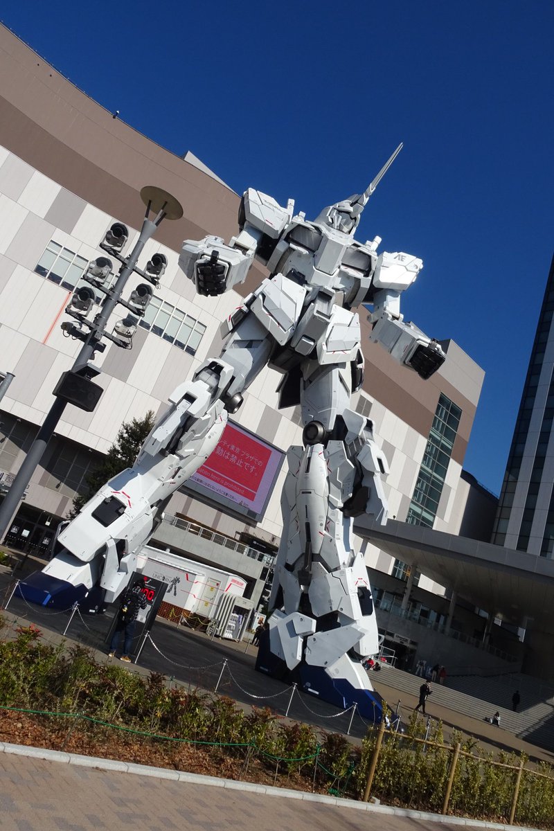 conodor777's tweet photo. デジカメのオートで撮ったけど凄く綺麗に撮れてる、今の技術は凄い😆青空も綺麗だ https://t.co/8hJpAUh7Yb