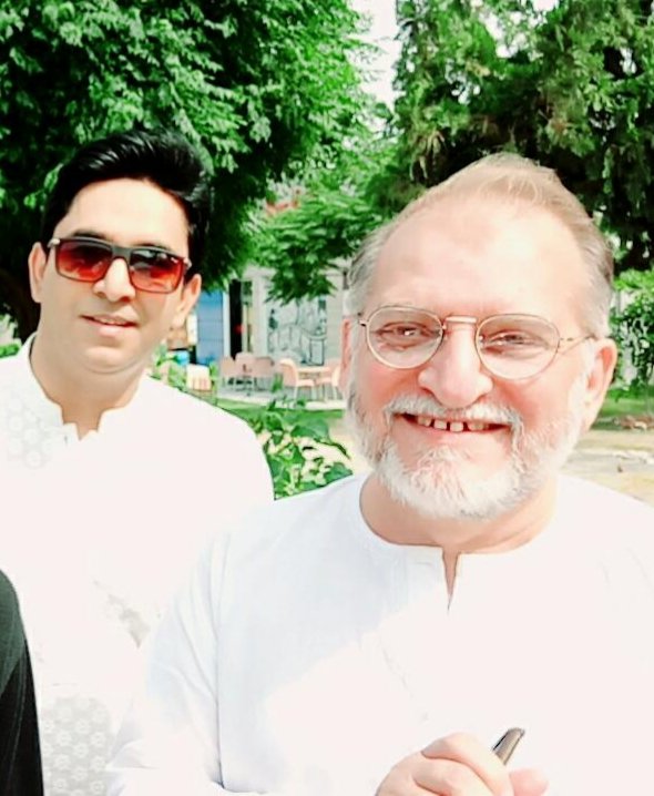 FarooquiJameel's tweet image. اوریا مقبول جان صاحب نگراں وزیر اعلی پنجاب کے لئے دیگر ناموں سے زیادہ مضبوط اور ایماندار امیدوار ہیں .. وہ ہمیشہ الیکشن کمیش کے ڈھانچے میں تبدیلی اور نصاب تعلیم میں بہتری کے خواہاں رہے ہیں .. یہ اوریا صاحب اور ان کی ٹیم کے لئے بہترین موقع ہے کہ نظام کی بہتری کے لئے کام کریں ..