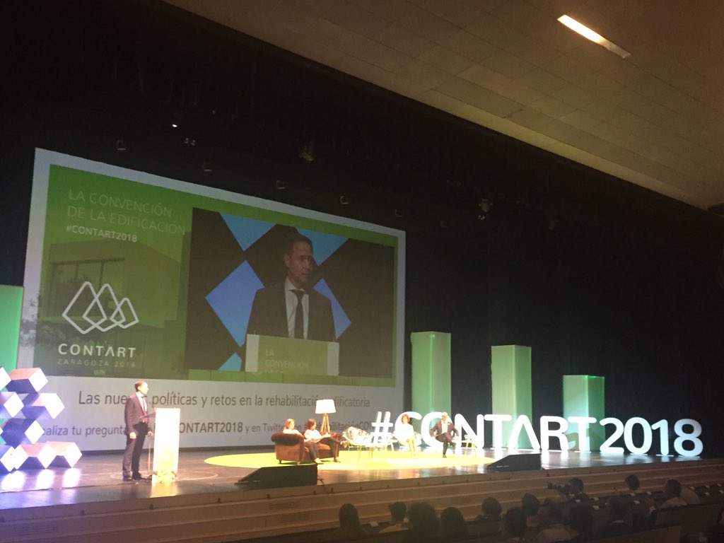 MillanGrau's tweet photo. Última #mesatécnica de #CONTART2018 hablando de #rehabilitación #edificatoria. Dirige y modera @LuciodelaCruzP . #zaragoza #aparejador #coaatz https://t.co/EUil71k75z