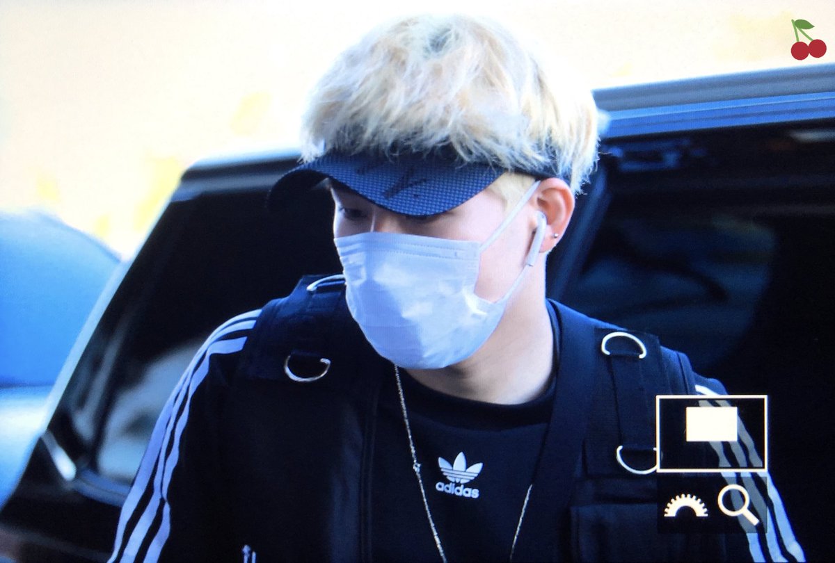 19941006net's tweet photo. 180601 출국 #주헌 #몬스타엑스 @OfficialMonstaX https://t.co/FHbqTvTgXL