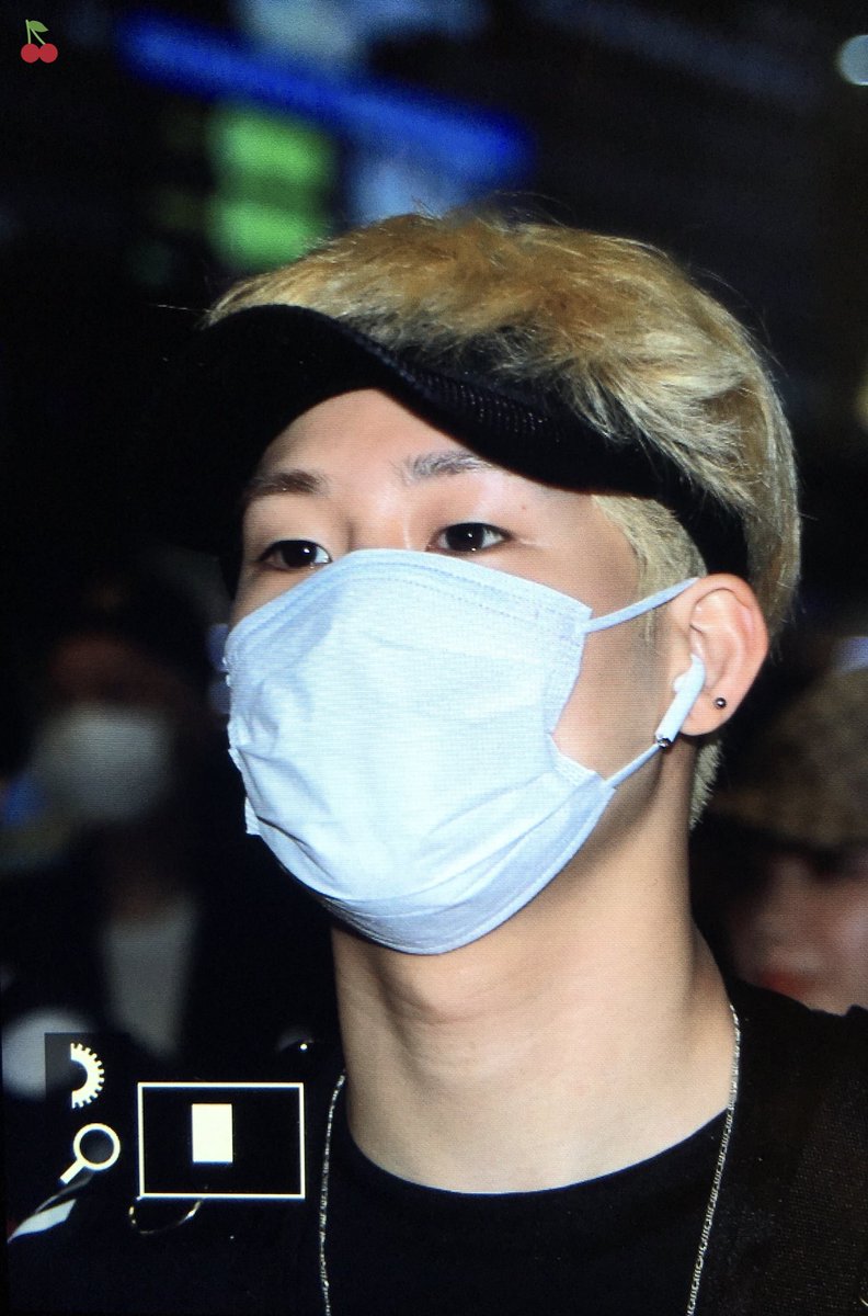 19941006net's tweet photo. 180601 출국 #주헌 #몬스타엑스 @OfficialMonstaX https://t.co/FHbqTvTgXL