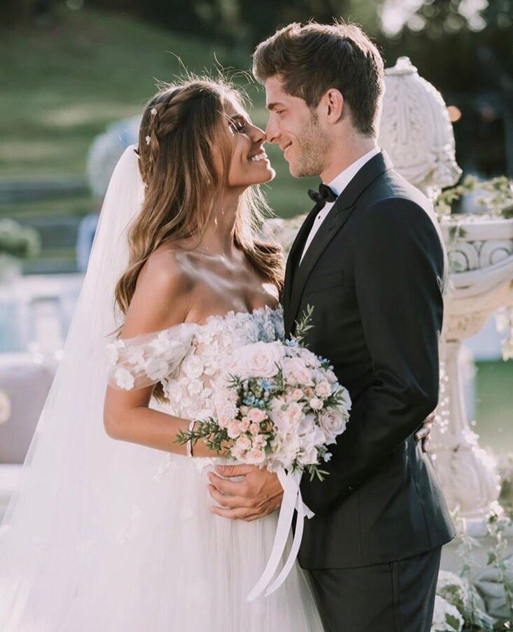 mnweddinglover's tweet photo. El 30 de mayo se dieron el “si quiero” @coralsimanovich y @sergiroberto ! Coral estaba preciosa con su vestido de @pronovias y velo de 3,5m
#PronoviasBrides #CoralandSergi https://t.co/r6sJtAaafD