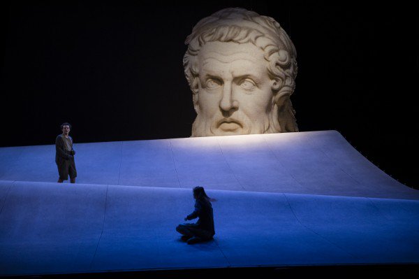 BienvenueClubFC's tweet image. Laurent Pelly: "L'oiseau vert est une pièce qui parle de l'humanité et de sa vanité. C'est à la fois un conte de fées, une farce triviale et un voyage initiatique." #Loiseauvert @PorteStMartin #Gozzi