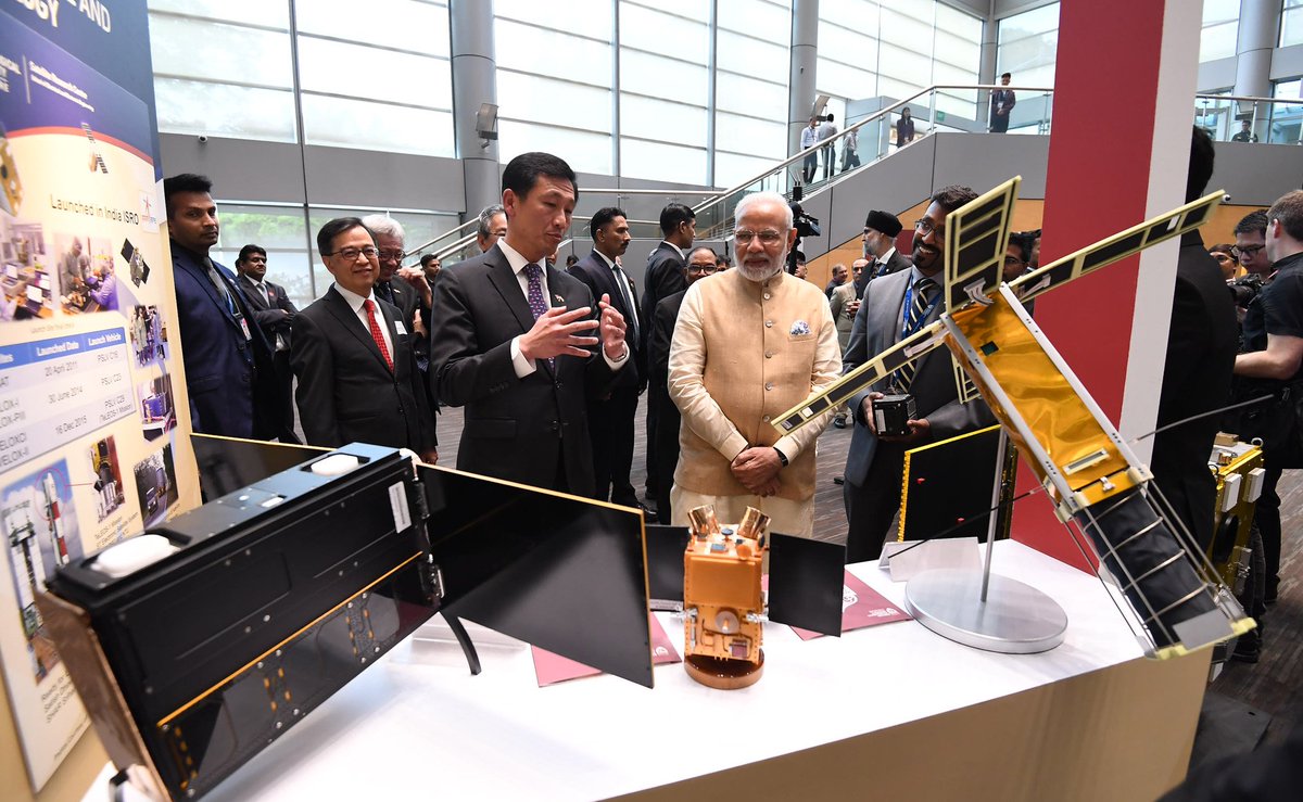 MIB_India's tweet photo. The Prime Minister, Shri @narendramodi visiting the Nanyang Technological University in Singapore https://t.co/aU4lMjqK1Y