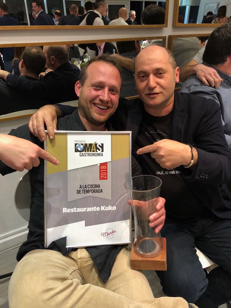 fcookingroup's tweet photo. Ayer tuvimos el placer de compartir mesa con estos cracks en los Premios Más Gastronomía ¡Zorionak a todos los premiados!

Atzo, lankide hauekin mahaia elkarbanatzeko plazerra izan genuen, Más Gastronomía sarien galan. Zorionak saritu guztiei! https://t.co/KviSj2cQPj