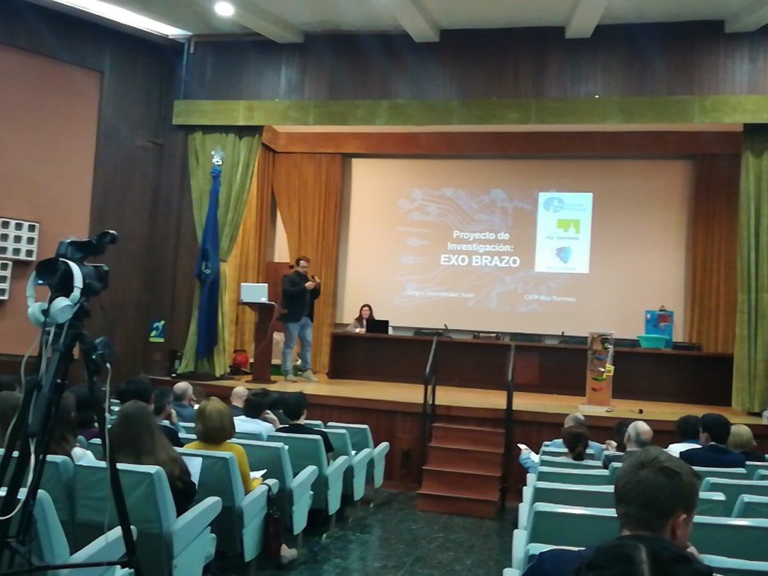 Retweeted CFIE SALAMANCA (@cfiesalamanca):

@rio_tormes interviene el alumno Sergio hdez Juan con su proyecto de exoesqueleto open source. Coordinado por Miguel Angel Casanova  #piiecyl2018