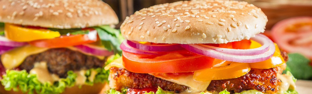 hofhouding's tweet photo. Amazing weekendbite vanavond. Super lekkere homemade hamburger on a broodje met dutch fries and green salad. Isn’t it gorgeous? And that voor only € 9,5. See you tonight vanaf zes at the royal houshold! #hoeinternationaalditbericht #weekendbite https://t.co/rjhHmvHGzO 0344572288 https://t.co/daZgIzprM6
