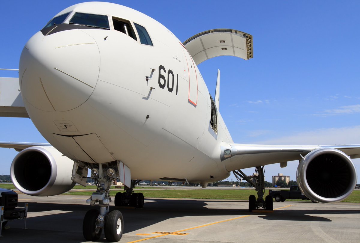 NRT0324's tweet photo. T-4ではなくKC-767で・・・
最初はADTWのマークでした。

 ＃601の日 https://t.co/zNIQFgkMcc