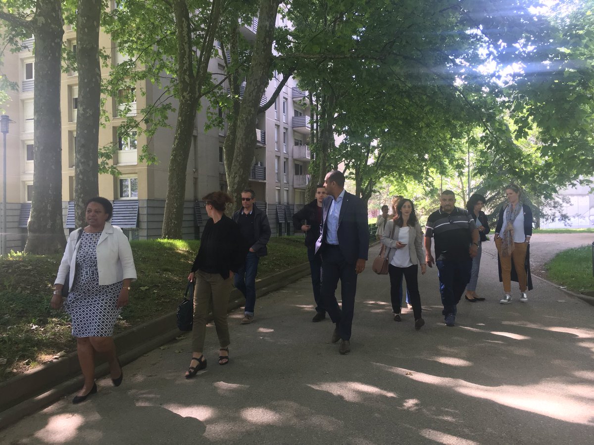 saidahamada's tweet photo. Merci à ma collègue @Anissa_Khedher et à @HeleneGeoffroy d’accueillir une délégation parlementaire de notre groupe de travail @LaREM_AN #PolVille pour une visite de Vaulx-en-Velin ! Nous agissons pour que la mobilisation générale pour nos quartiers se traduise sur le terrain https://t.co/3trOiIqvGX
