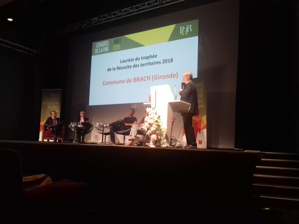 Brach (Gironde), lauréat du prix de la réussite des territoires 2018.
Le maire, Didier Phoenix : "Il n'y a pas de recettes miracles, il faut agir avec le coeur et pour les autres "
#congresphr #Brach