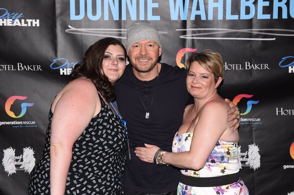 _beachbabe's tweet photo. #fbf to 2 years ago when #DanniD &amp; I flew to Chicago to see #DonnieD aka @DonnieWahlberg for #GoHomeWithDonnie 
He was so incredibly amazing to us 💕
Still a #goodegg 😜
#memories for a lifetime 
#ThankYouDonnie 😘 https://t.co/kVIk4xkYfF