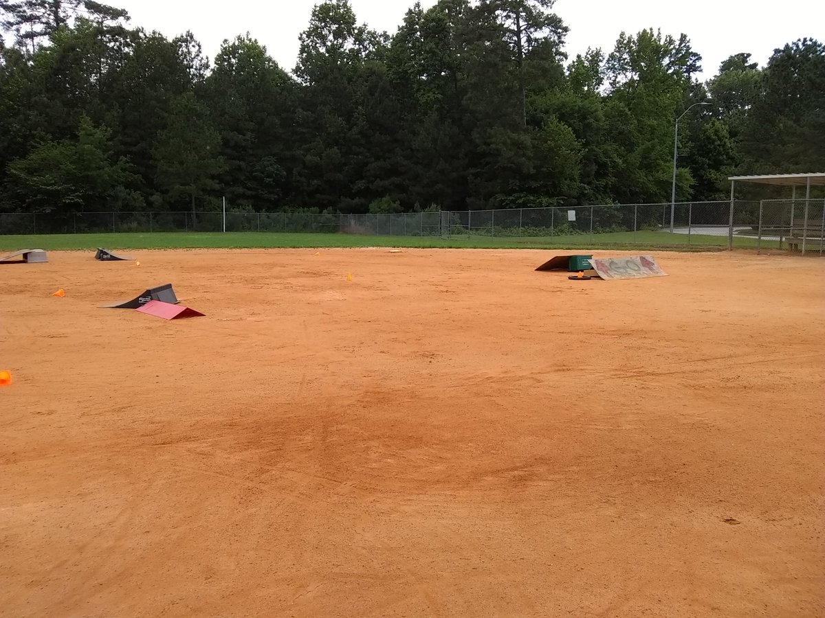 BrancaccioDavid's tweet photo. Thanks to @Traxxas for supporting Durant's R/C Club. Our last race was a lot of fun. @DRMSdolphins https://t.co/yKl13fxgV2