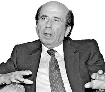 DrWilfredoBello's tweet photo. El caso de #España con la moción de censura y dimisión de Mariano Rajoy a favor de Pedro Sánchez me ha hecho sentir un DEJA VU con el caso de Carlos Andrés Pérez ( Venezuela) en 1994.  Cuidado Españoles, así comenzó la debacle Venezolana y se montó Chávez... https://t.co/bsst8MBc73