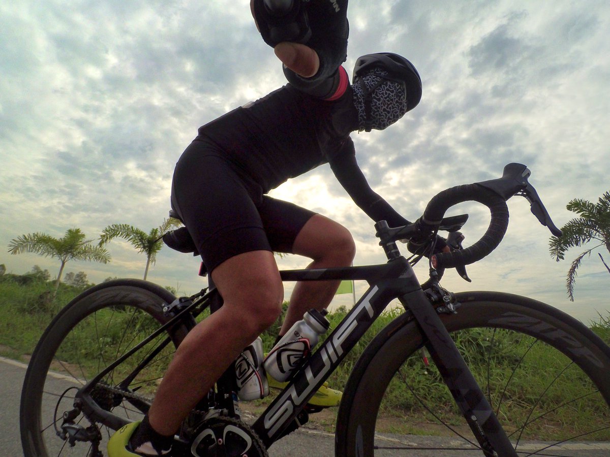 aum_889's tweet image. ท้องฟ้าครึมๆนะนะว่าป่ะ....
#swiftcarbonthailand #shareyourswift #swiftcarbonbikethailand #hypervox
#myswiftcarbon #swiftcarbonhypervox
#swiftcarbon #swiftcarbonbikes 
#letsbike #letsbikebygoro #letsbikeshop
#คนเดียวก็ไป #คนเดียวก็ปั่น 
#แค่พอใจอะไรก็ได้