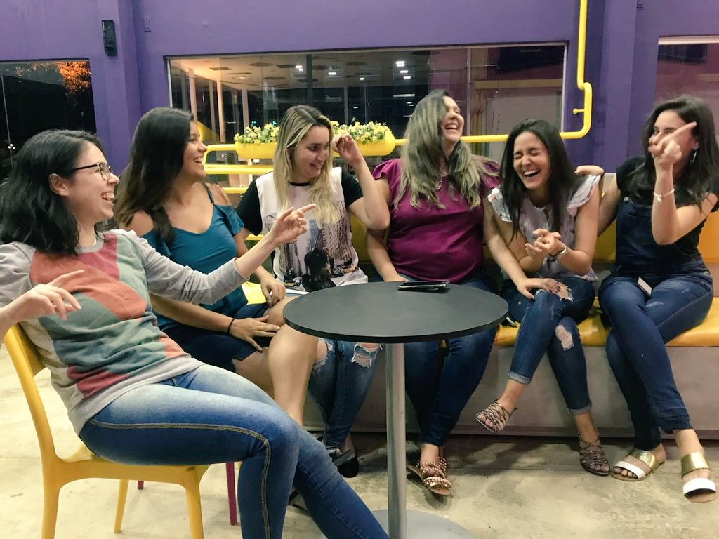 sabrynaa07's tweet photo. deixei de ser magra raquítica, engordei um pouco. #feriado #comasmigas #comemos #conversamos e #rimos https://t.co/w62fC7x6LG