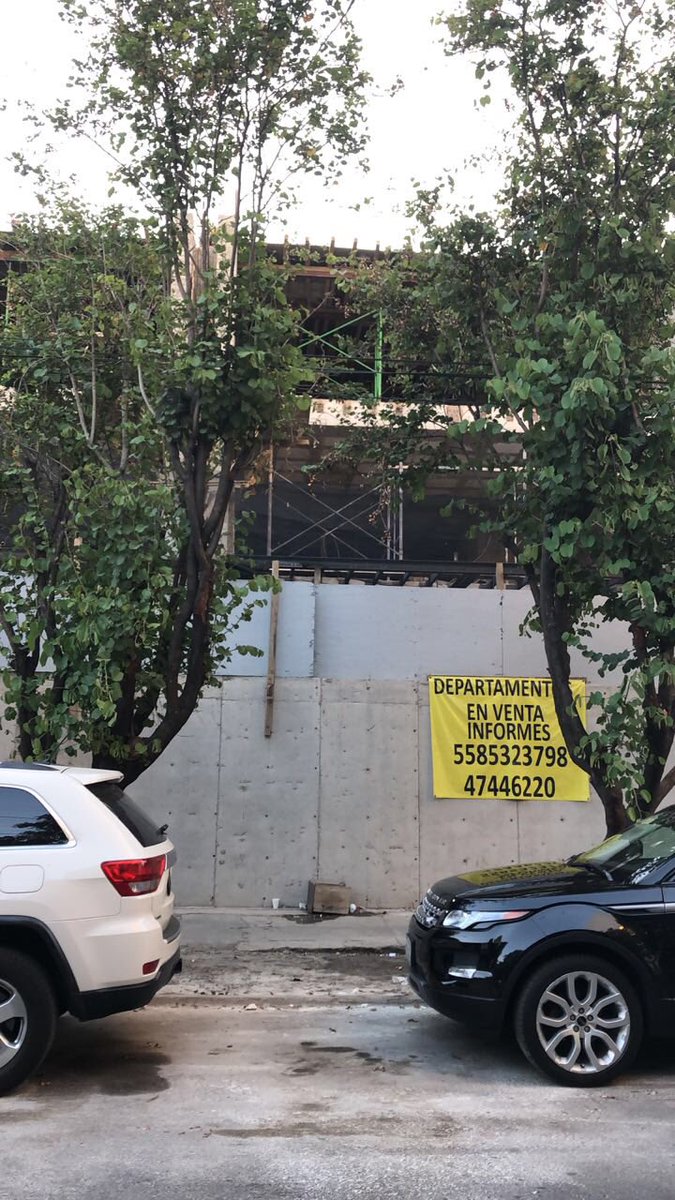 laurrsu's tweet photo. @XochitlGalvez le pedimos revisé la construcción de galileo que ya tiene más de 4 pisos. El permiso es de tres pisos ya todos los edificios están pasando las reglas . @lavozdepolanco. https://t.co/7w56v3HRPi