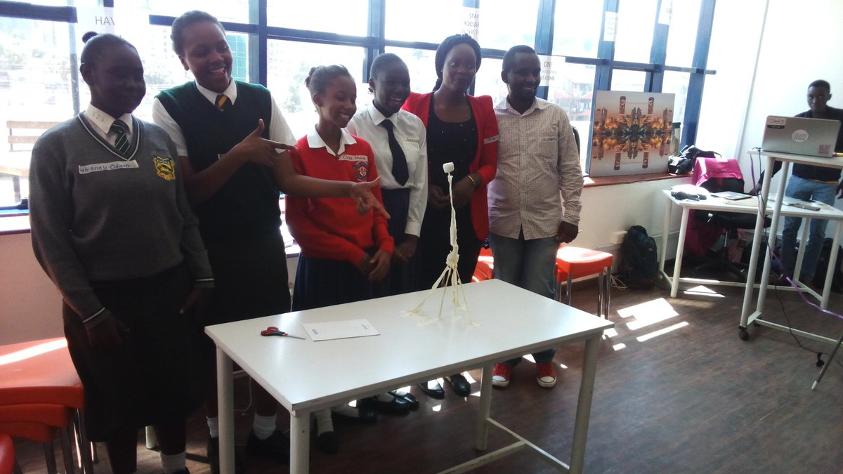 TimMarube's tweet photo. We had a nice 2 day session with Loreto Msongari  and State House Girls  High School coming up with innovative ideas on how to reduce, reuse,  recycle and re-purpose E-waste.
 #4Ewaste #WhatHappens2MyEWaste https://t.co/uu4W7k38Vh