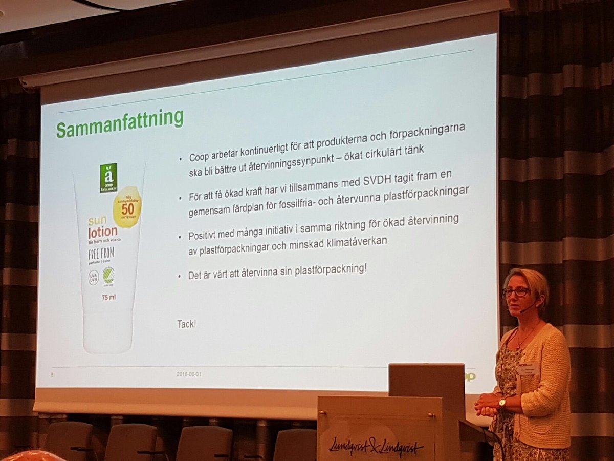 MliHansson's tweet photo. Coop berättar på pack@lunch om arbetet med mindre och bättre plast i konsumentförpackningar. Modiga och tydliga mål i dagligvaruhandeln är en viktig drivkraft för att komma igång snabbt: 2022 återvinningsbart och 2030 fossilfritt 👏🏻👏🏻 https://t.co/VV5ZCnYk1g