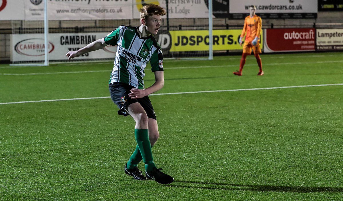 Middle_Earth_FC's tweet photo. New Signing 📝 
@cottam_harry agrees to join our cause. The @MachynllethFC wonder kid contains a strong partnership with Jaap Stam.

#GingerDuo 
#ImpregnableDefence https://t.co/53t5As8Lef