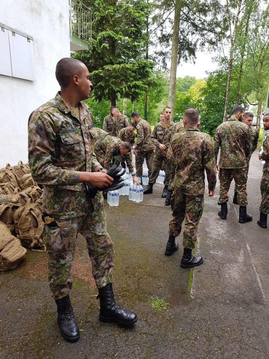 Etienne Schneider Armyluxembourg Ass Mat 40 Zalldoten Am Mellerdall Am Asaz Fir Beim Opraumen Ze Hellefen