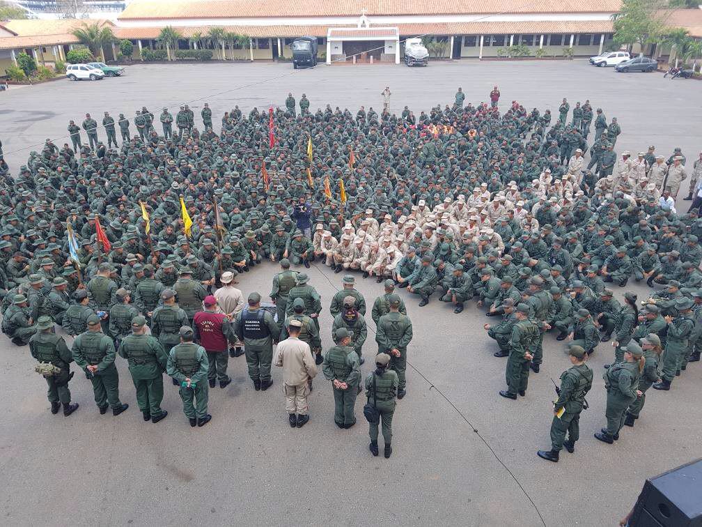 CODAI_FANB's tweet photo. En un acto de conciencia patriótica, soldados y soldadas de la Brigada de Defensa Aérea Occidental y la @zodizulia juran lealtad y compromiso al presidente constitucional CJ @NicolasMaduro, al pueblo y a defender a la Patria ante amenazas imperiales. #FANBesLealtadyCompromiso https://t.co/e5RSe0Y2i2