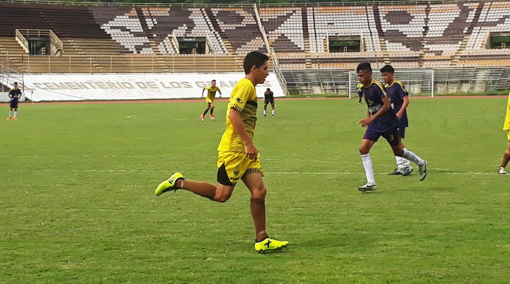 trufc's tweet photo. #CanteraTFC | #Sub18 | 🗞️ Rolando Álvarez: “Somos capaces de alcanzar la meta que no se pudo lograr el año pasado”

🔗https://t.co/Hl9wARk09q https://t.co/2I9CPw1P9i