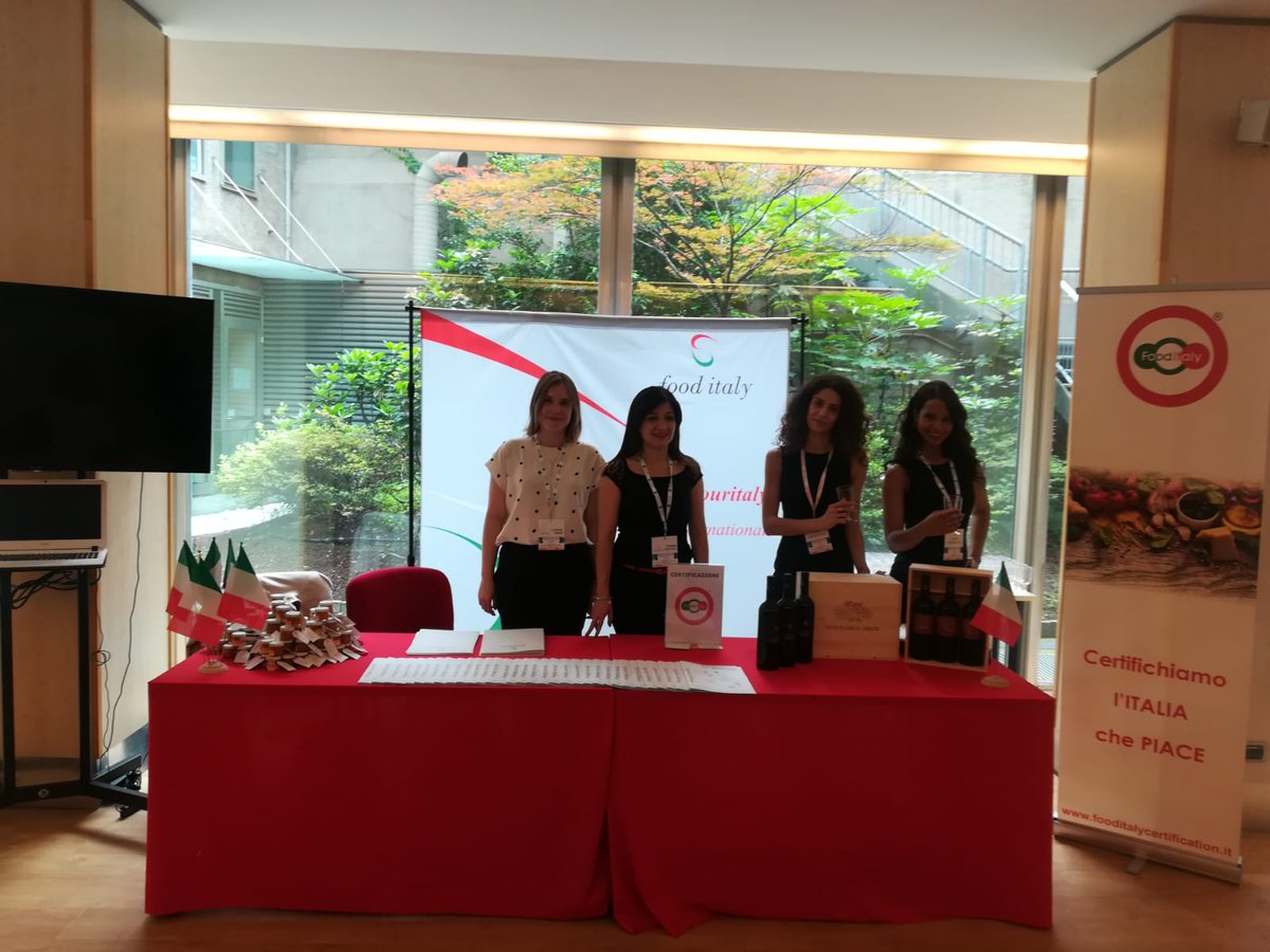 FoodItalyCert's tweet photo. Grazie allo Staff Food Italy ... grande presentazione del nuovo e-commerce di Food Italy ( https://t.co/oElB4azdke ) a Milano ad oltre 600 consumatori di elevato standing ... Food Italy is Italy #ComplianceDay2018 #FoodItaly #MadeinItaly https://t.co/vhhnNAeVW4