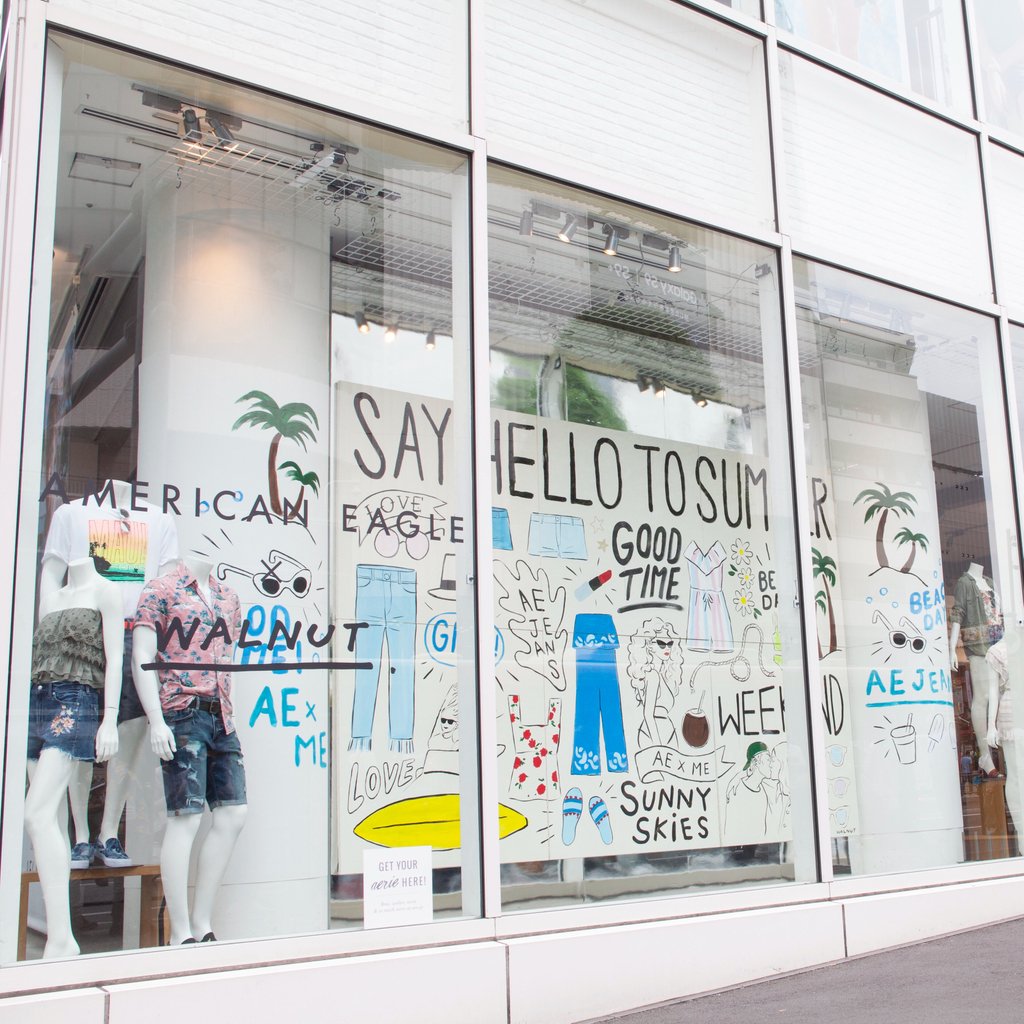 AmericanEagleJP's tweet photo. 👖STYLE MY JEANS👖
先日フラッグシップで実施されたライブペインティグ🎨♪
表参道店 @walnut_illustration ＆ 池袋店 @sayoriwada ❤️
このペインティング ウィンドウは6/21までなのでぜひお店に遊びに来てね😆
#stylemyjeans #AEJeans #ライブペインティング https://t.co/47mhF8f2gE
