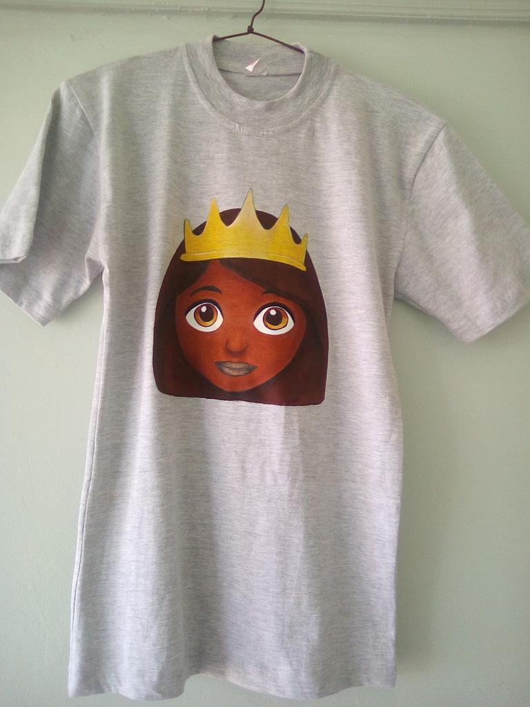 onduch_madness's tweet photo. Buy your queen painted emoji Tee 0704514006
Available for kings too
Make your order😊😊😊
#emojitees
Retweet 😋 https://t.co/veEINNTcVt