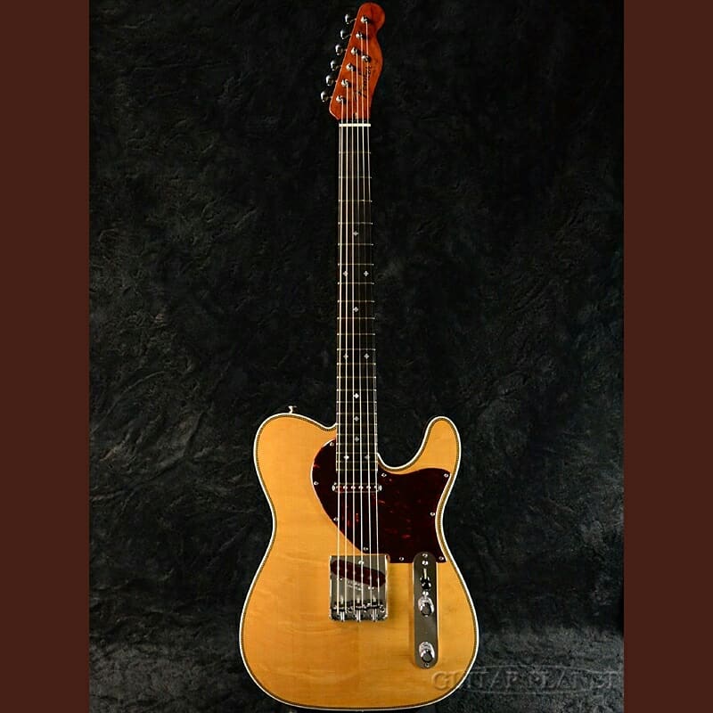 1983JVsquier's tweet photo. TBT Fred Stuart's #FoundersDesign #HerringboneTelecaster rolled-out by #FenderCustomShop June 2017 (only 30 made)
#RoastedAshBody
#BearClawSitkaSpruceTop #AfricanBlackwoodFretboard
#GuatemalanRosewoodBack
📷 @electric_gp / https://t.co/WU4sQqBckf
#FredStuartLuthier #Telecaster https://t.co/DSKzSN9mu1