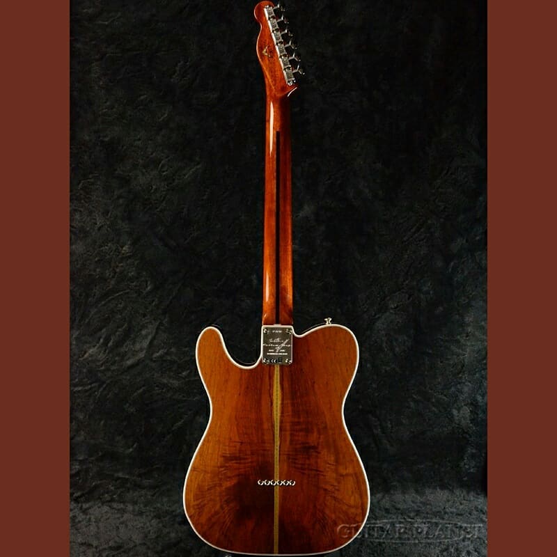 1983JVsquier's tweet photo. TBT Fred Stuart's #FoundersDesign #HerringboneTelecaster rolled-out by #FenderCustomShop June 2017 (only 30 made)
#RoastedAshBody
#BearClawSitkaSpruceTop #AfricanBlackwoodFretboard
#GuatemalanRosewoodBack
📷 @electric_gp / https://t.co/WU4sQqBckf
#FredStuartLuthier #Telecaster https://t.co/DSKzSN9mu1