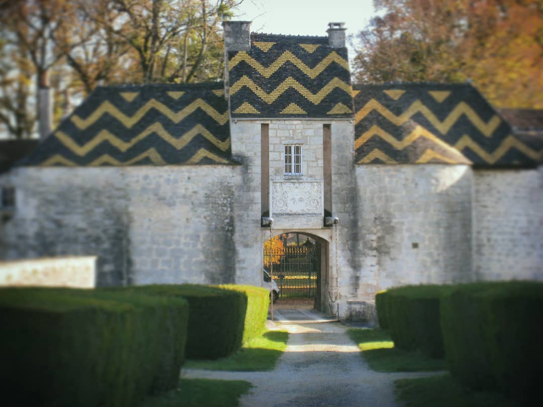 laromagne's tweet photo. #pontlevis du château de Grancey-le-Château. Une idée de #promenade pour les hôtes à 45 minutes de route de la commanderie de la Romagne #chateau https://t.co/g5QGtee34V