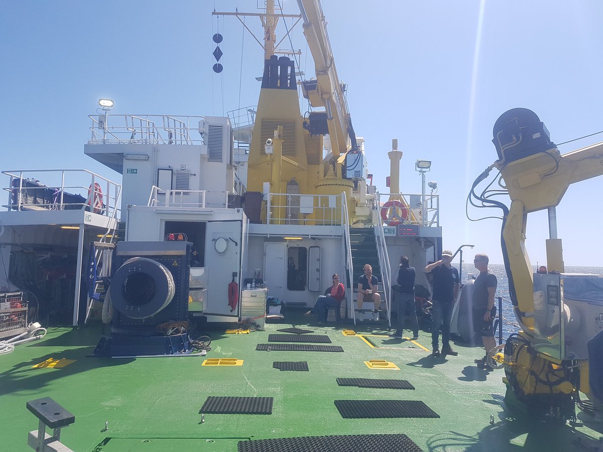 Beautiful weather for studying air-sea interactions in the Baltic. It's a good life 😎 #EMB184 #ICBM_uol