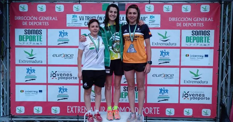 Diego Paredes e Irene Cascajosa se proclaman campeones de Extremadura de Triatlón Cros dlvr.it/QVqt4f