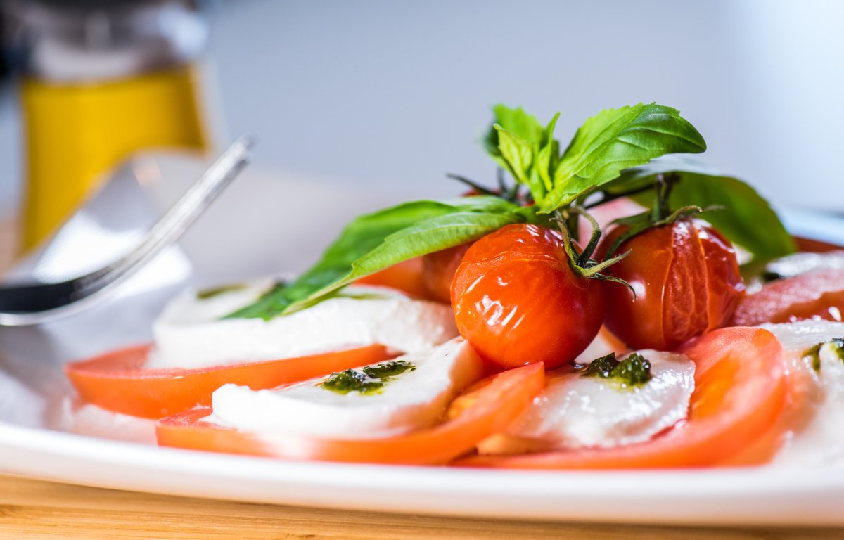 Aprile_Dublin's tweet photo. Life is too short to not have an appetizer. Start your meal off with our tasty Caprese Salad! 🍅 https://t.co/judXPSzFRM