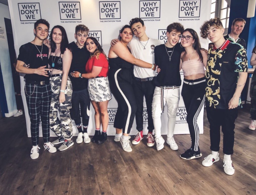 erin_jlc's tweet photo. at my happiest with yous <3<3 https://t.co/0SVvUq82ht