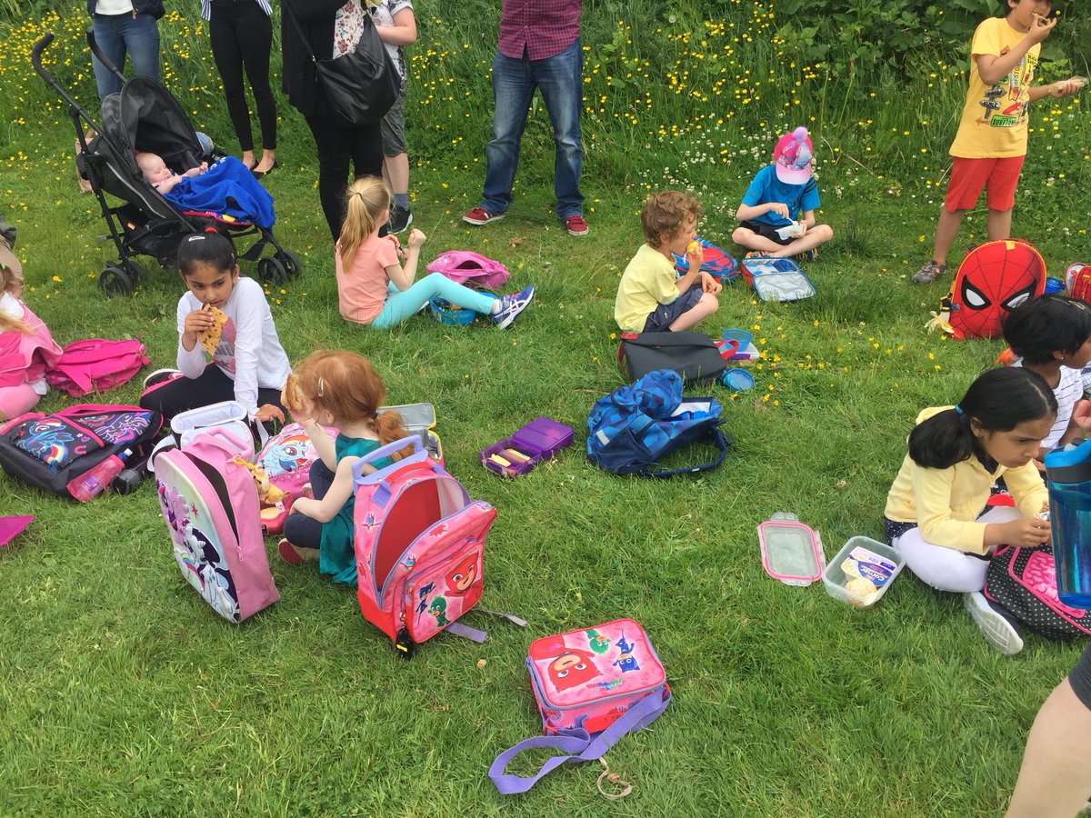 GetnsjiInfants's tweet photo. Taking a well earned break after all that running !! Well done junior infants! https://t.co/1UPM0HfnX8