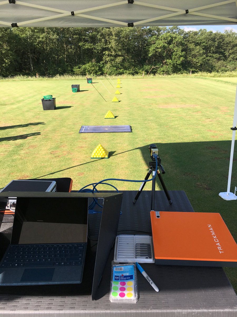 ZanardelliGolf's tweet photo. Terzo giorno di golf clinic con Chuck Cook nel meraviglioso golf @LaBagnaiaResort di Siena. Allievi giunto da ogni parte d’Italia per imparare il miglior swing di sempre con uno dei migliori coach della storia. #chuckcook #golf #clinic https://t.co/QYoZLEr0NA
