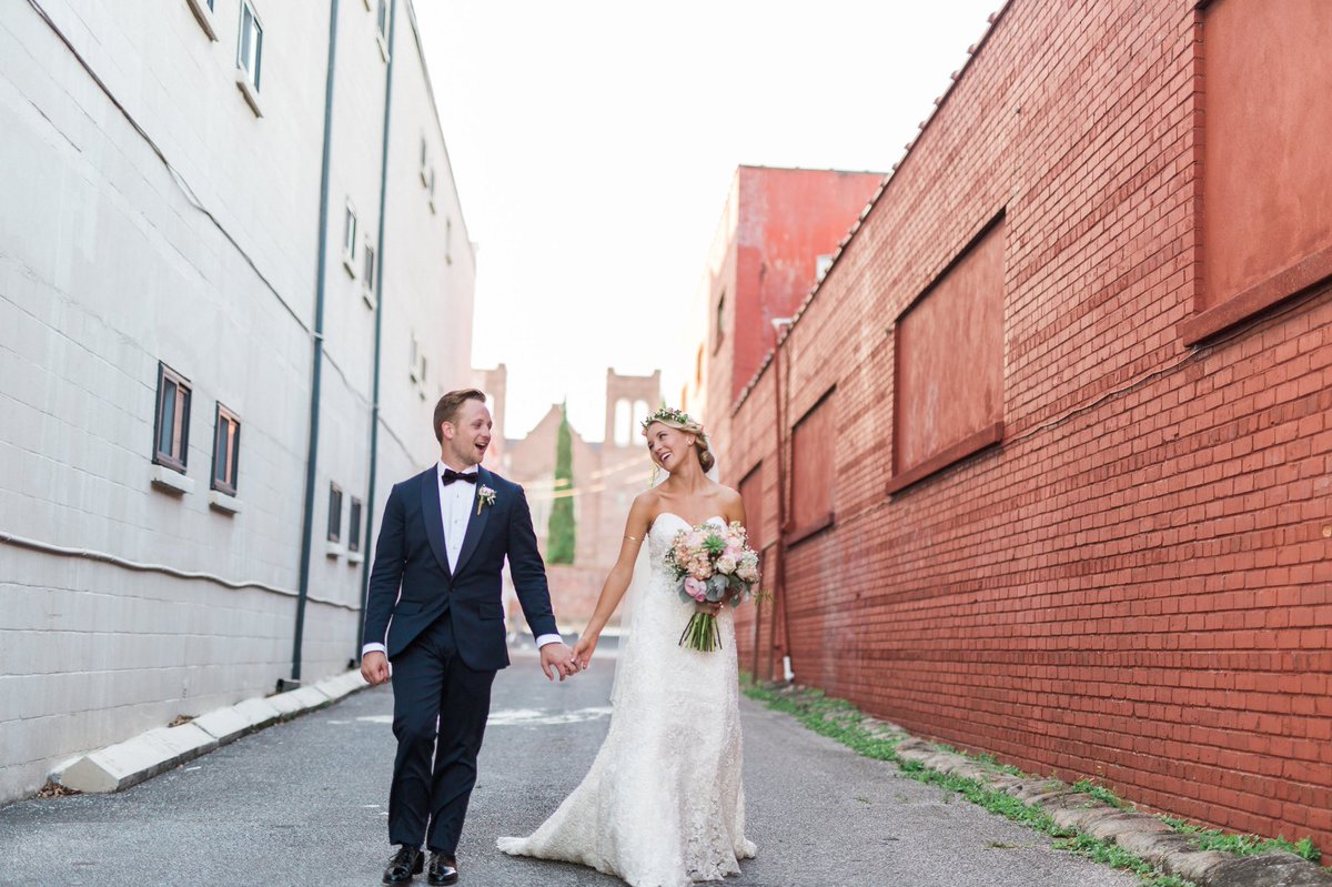 rothdesigner's tweet photo. A glowing goddess ☀️💍 ⠀
Bethany in a #HenryRoth Endya Gown ✨ ⠀
Photograph courtesy Tony Chavez ⠀
#RealWeddings⠀
#MichelleRoth⠀
#BrideToBe https://t.co/1uUIWkaY1v