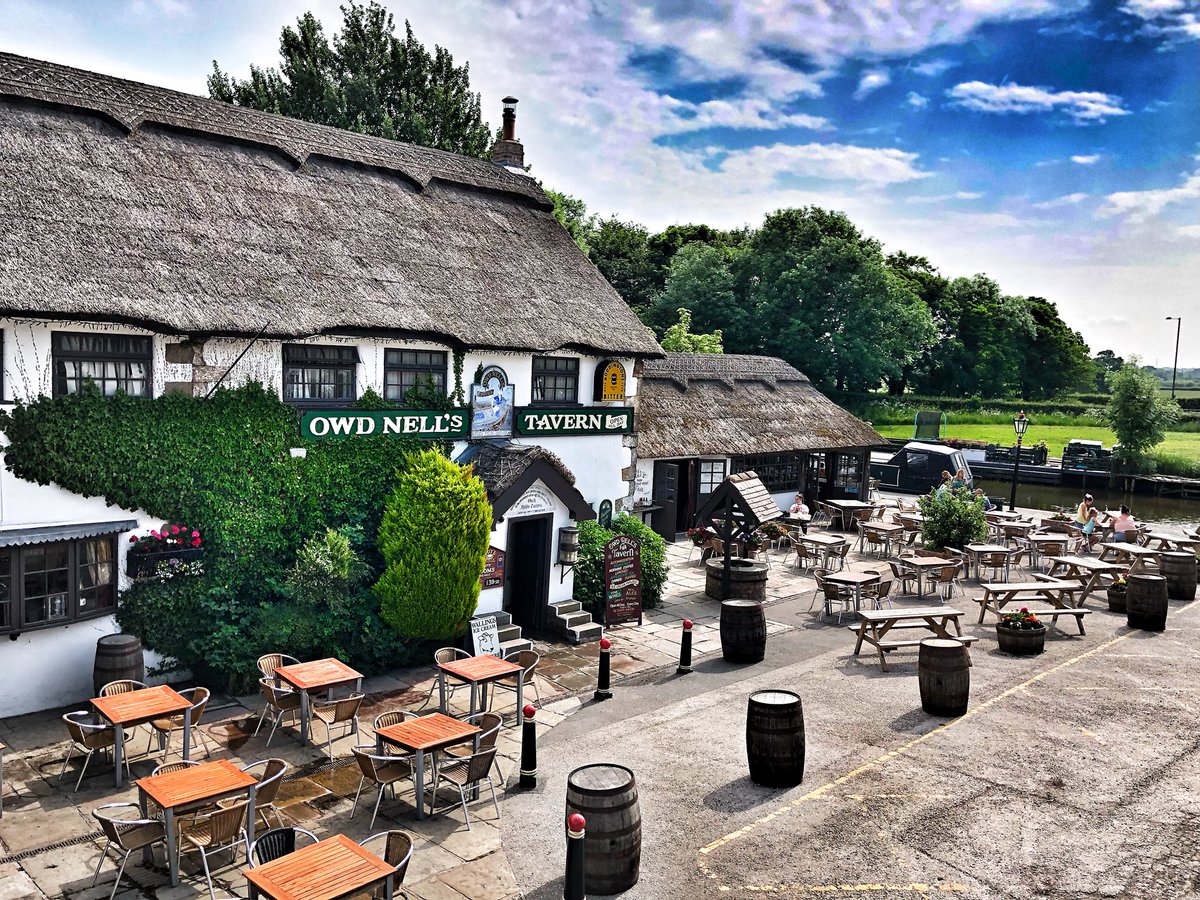 GuysEatingEst's tweet photo. Follow our little sister @OwdNellsTavern #canalside for the latest #whatson #bridge44 https://t.co/Skz2BXQK1l