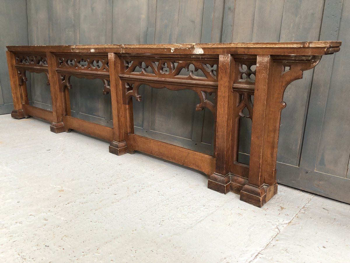 AntiqueChurch's tweet photo. A run of a section of matching carved gothic oak altar rails/balustrades from St Barnabas, North Finchley. #altarrails #antiquechurchfurnishings #churchantiques https://t.co/8mm3CCpL0A