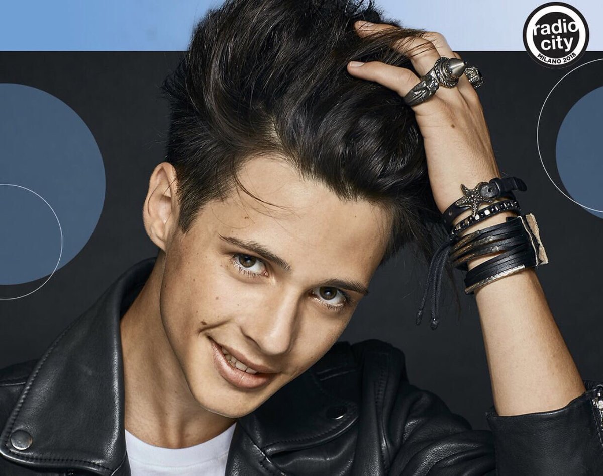 ThomasOfficial's tweet photo. Ci vediamo oggi pomeriggio al #RadioCityMilano in Piazza del Cannone 📻
Tante radio da tutta Italia presenti, tante chiacchiere da fare!! 🎙
Non vedo l’ora 😍 https://t.co/sM6SNKORDA