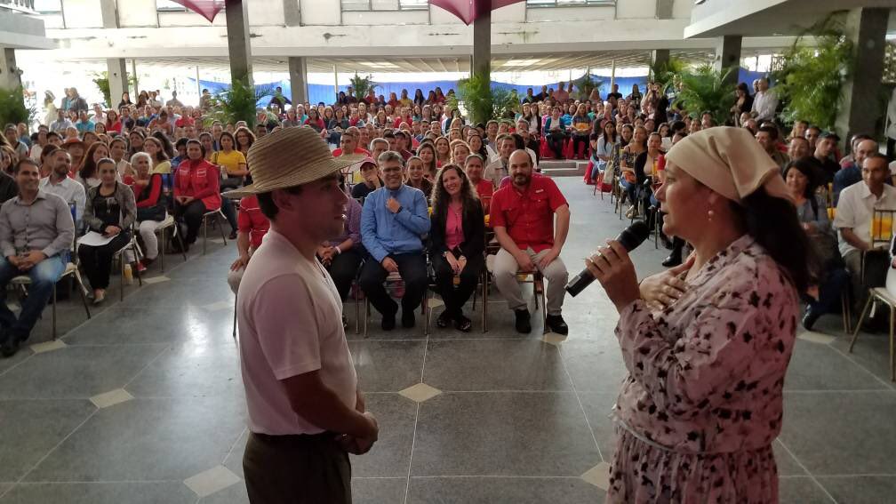 lblasamericas's tweet photo. ¡Gracias Ministro @JauaMiranda!, por ese aporte a los Directores del Táchira, como contribución al proceso educativo revolucionario
@NicolasMaduro @MPPEDUCACION @ZonaEducTachira @charlychaves @TICanaima
https://t.co/i5o2JB07pH https://t.co/vX6TexoiFi