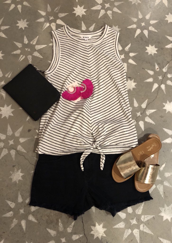 JuneRuby_'s tweet photo. Who’s playing hooky today and needs a getaway outfit? #juneruby #junerubygems #stylediaries #livecolorfully #currentlywearing #streetstyle #thehappynow  #smploves #visualsoflife #flashesofdelight #ootd #oneofthebunch #howihue #colorcoloulovers #capturingcolor #darlingweekend https://t.co/nstiVKCBG4