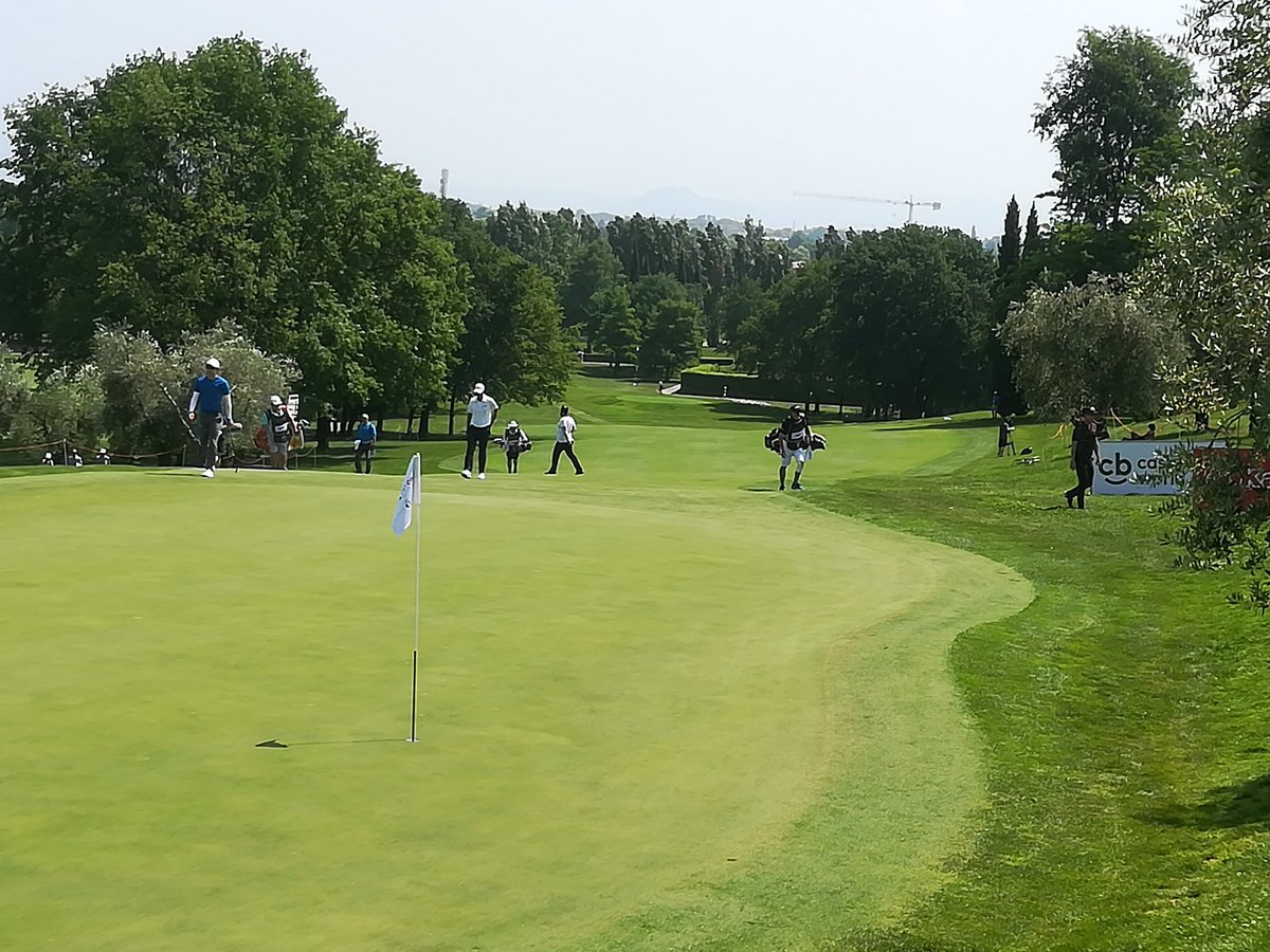 GolfRevolutionN's tweet photo. Great sun today ☀️, probably it will be a very SOCIAL day!  Yesterday, unfortunately, the rain had spoiled a bit the nice atmosphere ...

Days in comparison ... https://t.co/yRSdZv8CIG