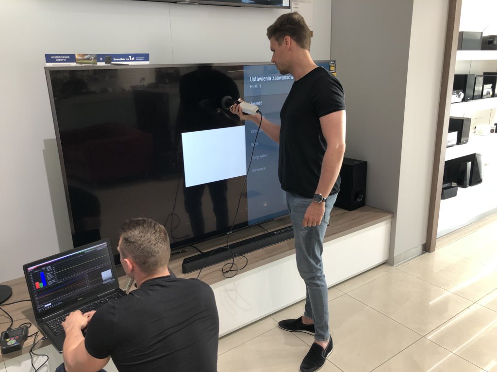 GmeruPL's tweet photo. Drugie podejście do giganta od @SonyPolska. Sprawdzamy na co stać #XF85 w gigantycznej 85” wersji w promocji za 19 999zł z soundbarem za 2199 w cenie;-) #Sony #BigScreen #Mundial #4k #WorldCup2018 https://t.co/jFaTzdjXj2