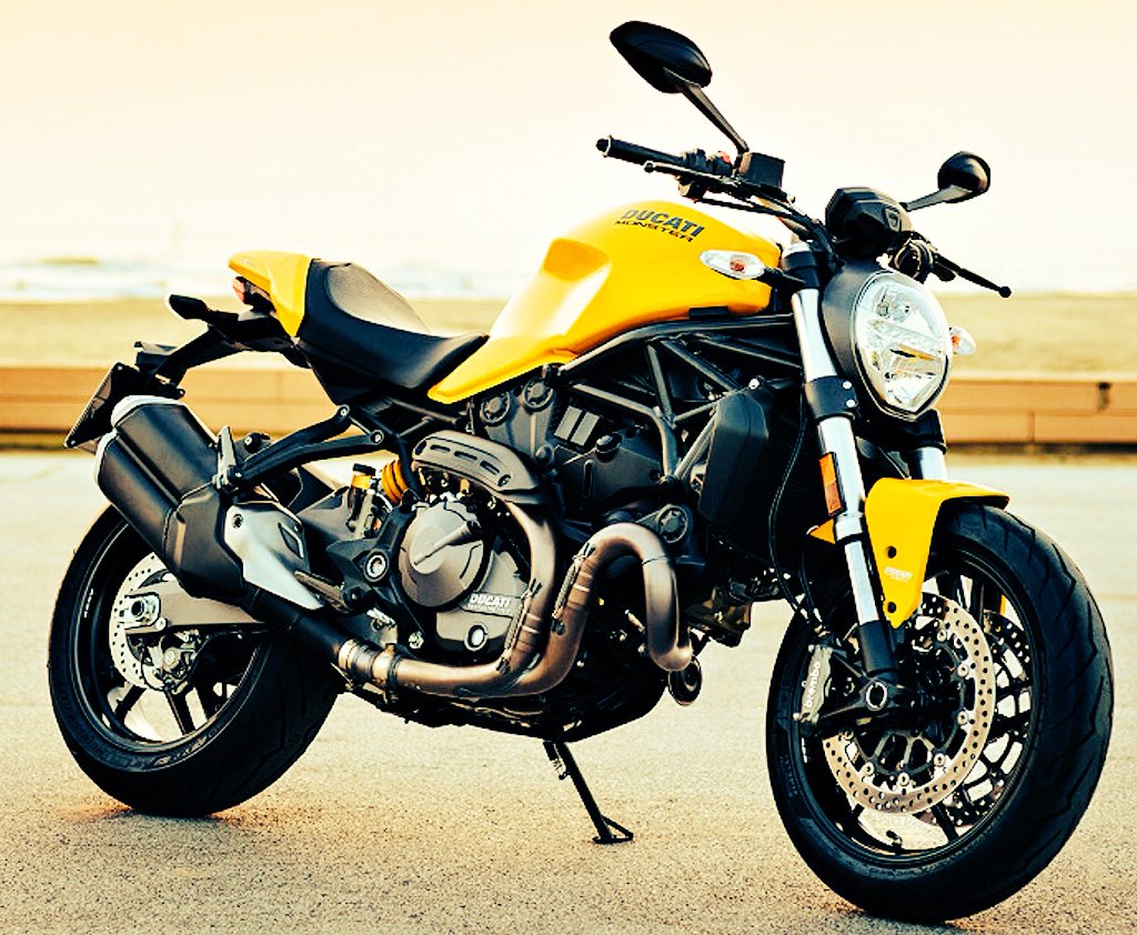 sanjivvakharia's tweet image. The @Ducati_India #monster821 very seductive in yellow &amp;amp; very potent to ride #Ducati
