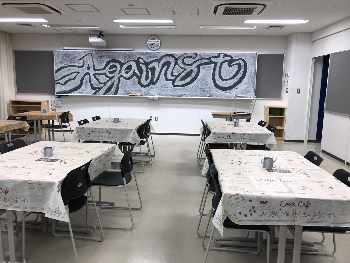 Against_tohofes's tweet photo. 明日からいよいよ桐朋祭が始まります！

本日も夜遅くまで残り内装や席の配置など様々な準備を行いました！！

ぜひ3-FのAgainstまでお越しください！

 #揚げインスト
#桐朋祭
#桐朋祭67th https://t.co/MtdivMjaYv